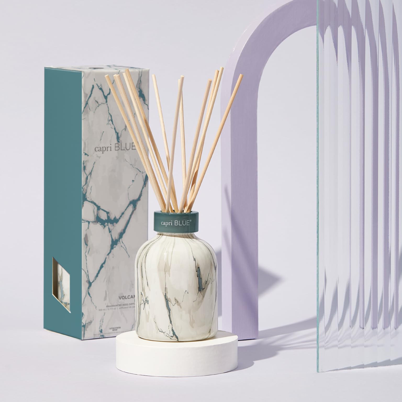 Bouteille en verre Capri Blue Volcano, huile parfumée durable.