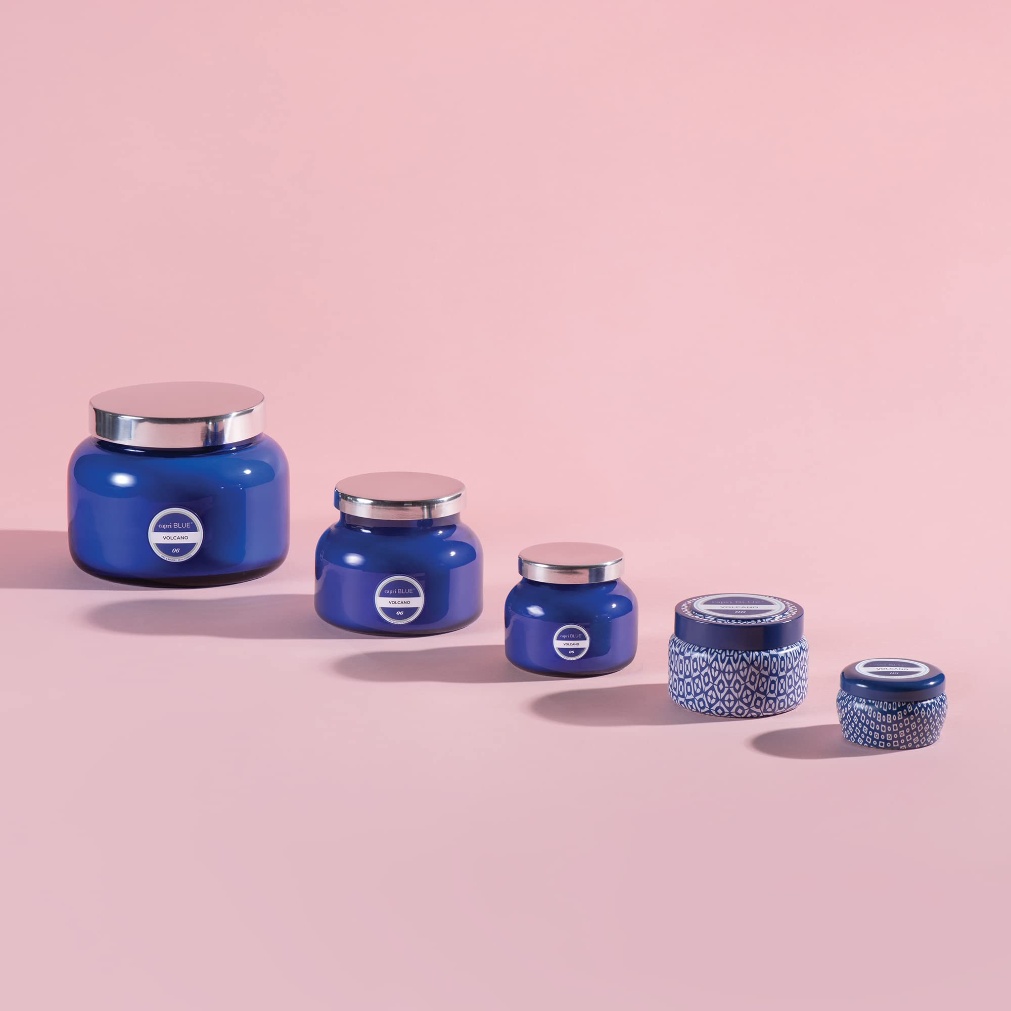 Capri Blue Honeydew Crush édition bleue, ambiance lumineuse et parfum estival.