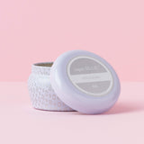Capri Blue Volcano White Mini Tin - lueur chaleureuse pour une ambiance intime.