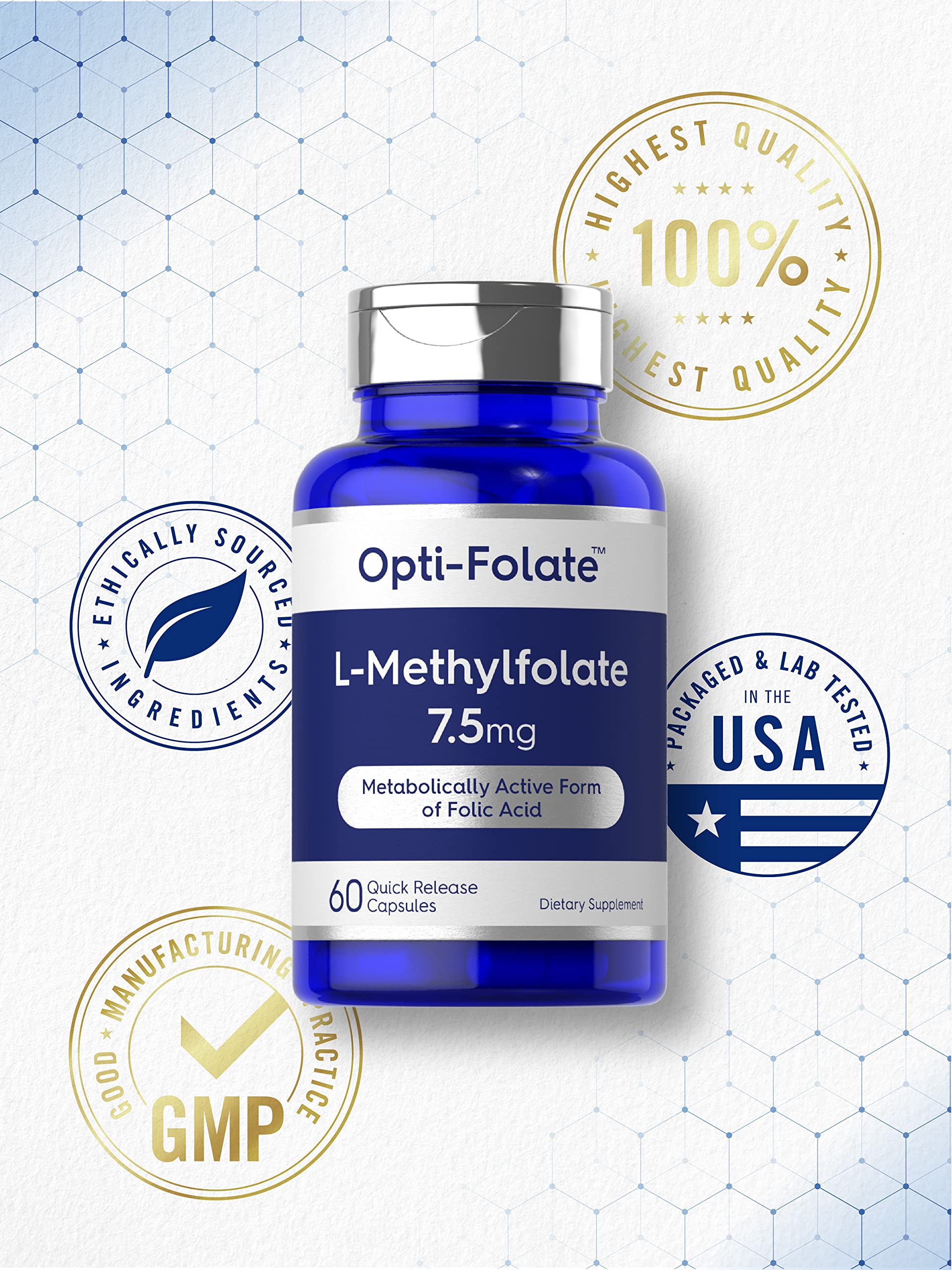 Main tenant une capsule Carlyle L-Méthylfolate pour prise quotidienne.