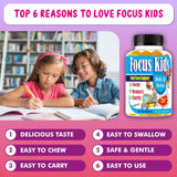 Adolescent en étude utilisant Focus Kids Gummies pour améliorer l'attention.
