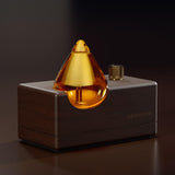 CHEZARTEMIS diffuseur ambre-verre et base bois, crée une ambiance chaleureuse et naturelle.