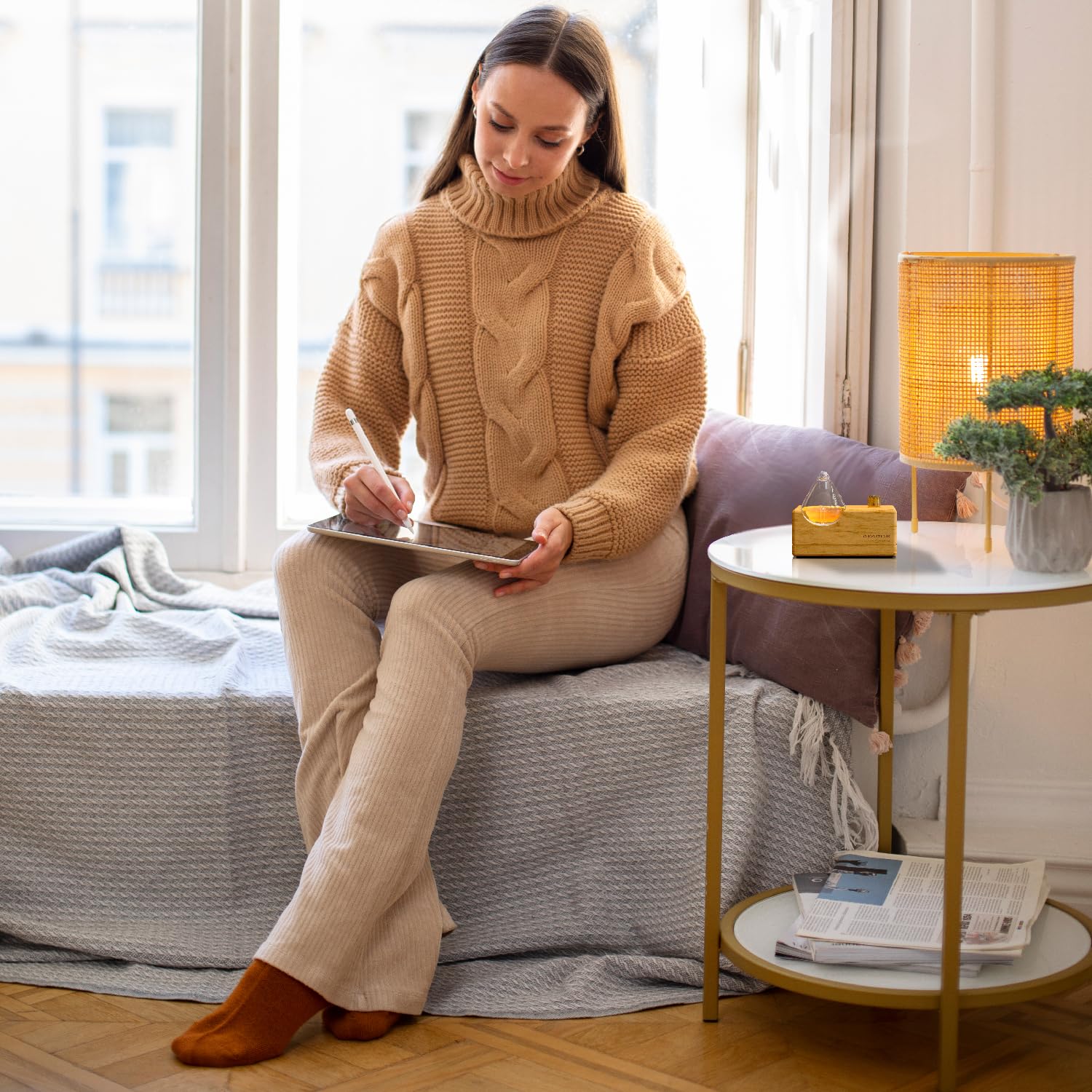 CHEZARTEMIS Waterdrop: détail en verre et socle artisanal, décor premium pour salon.