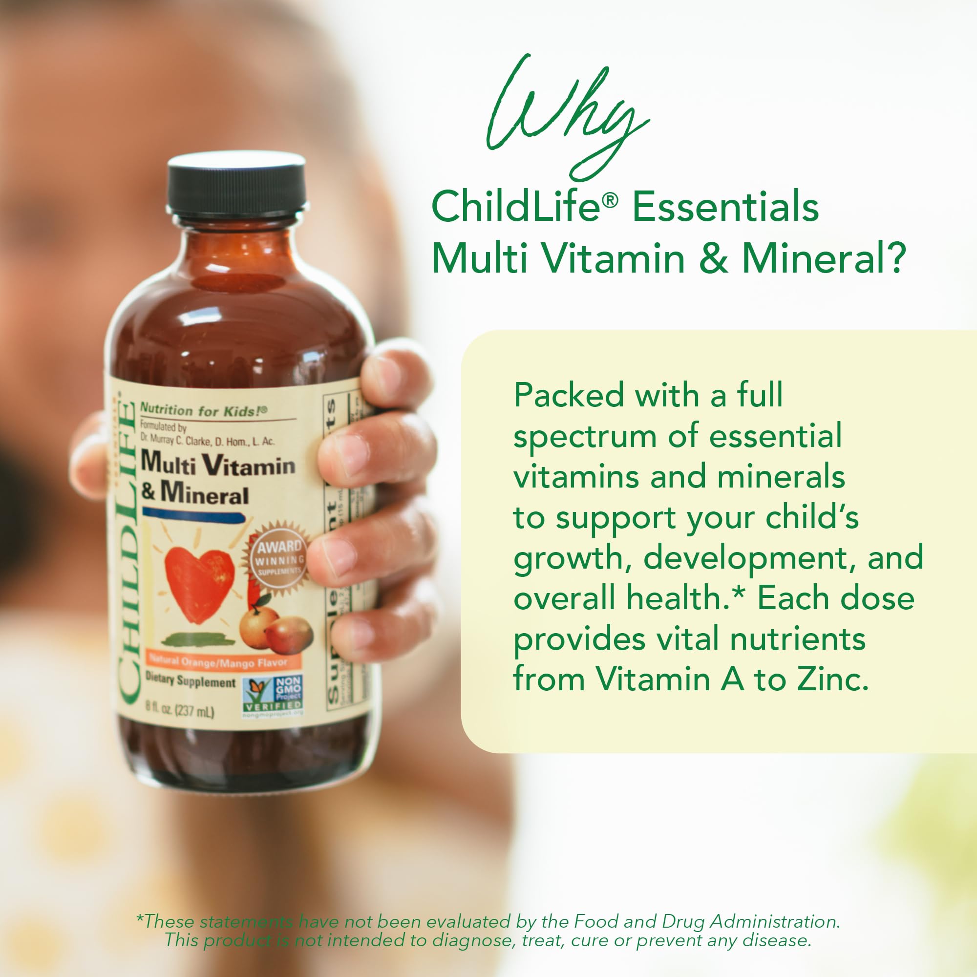 CHILDLIFE ESSENTIALS, versement du jus orange-mangue dans une boisson