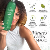 Chlorophyll Water – bouteille 1 L verte translucide, promesse de fraîcheur quotidienne.
