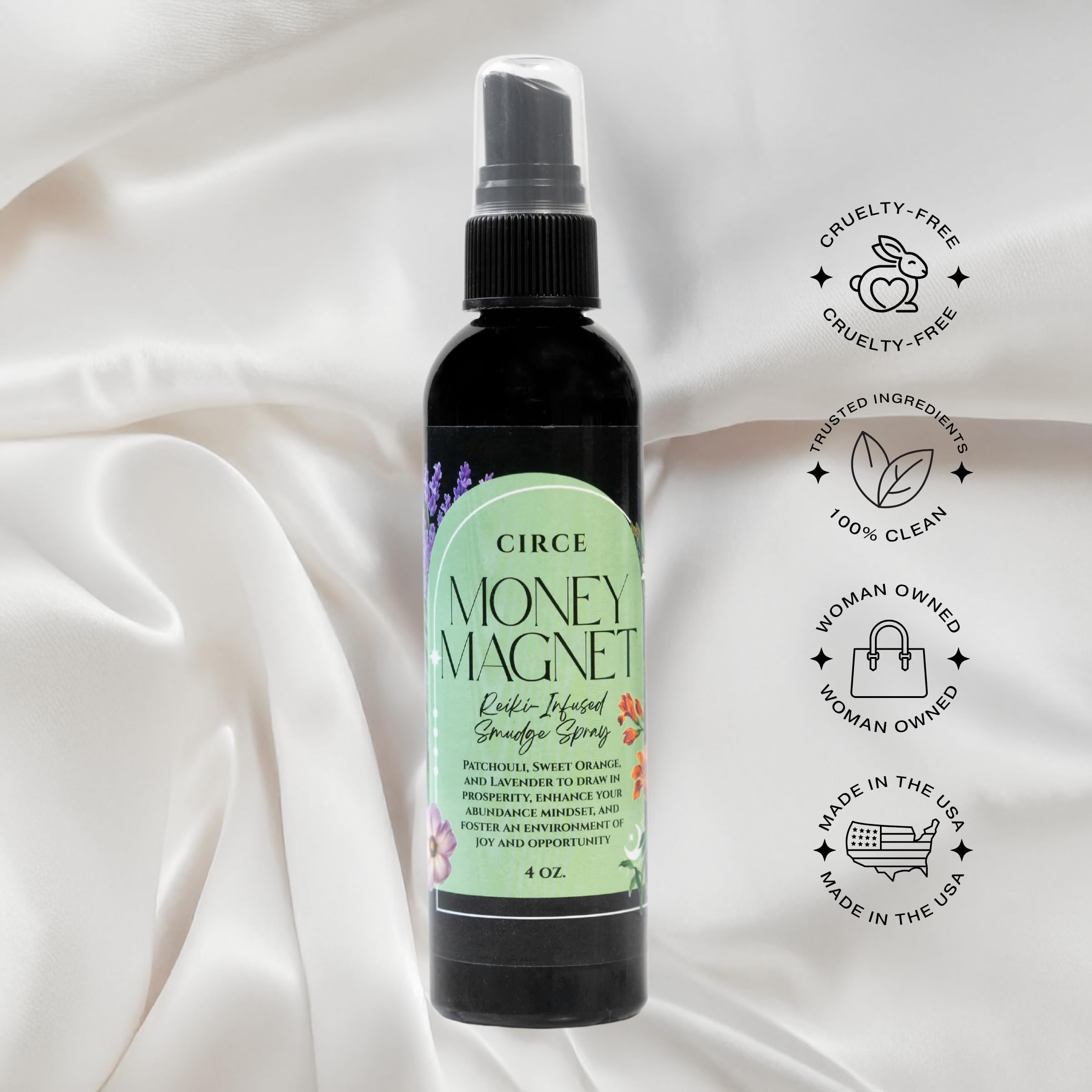 Circe Money Magnet Spray près de l’entrée, diffuse une brume parfumée accueillante.