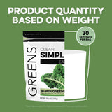 Moment d'hydratation avec Clean Simple Eats Super Greens pour une pause saine.