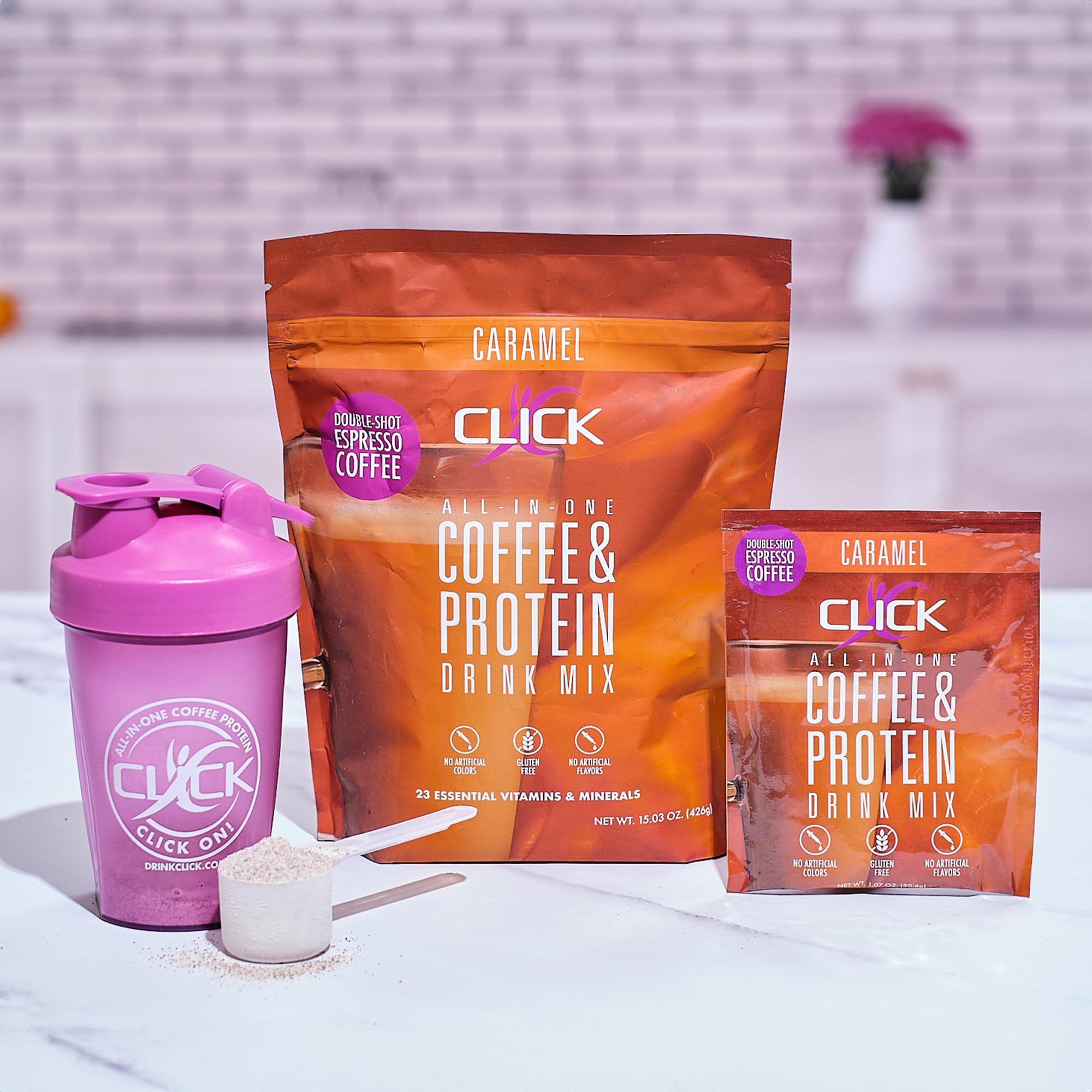Click Coffee Protein: étiquette nutritionnelle et vitamines visibles.