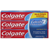 Dentifrice Colgate en emballage trio prêt pour toute la famille.