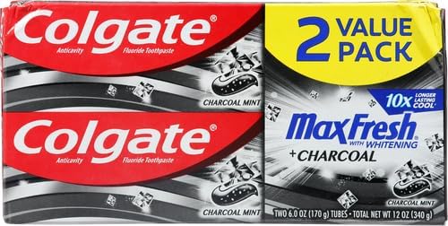 Colgate Max Fresh Charcoal Mint, mini-breath-strips proche – démonstration de fraîcheur.