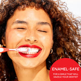 Action micro-polissage Colgate Optic White Charbon sur les taches