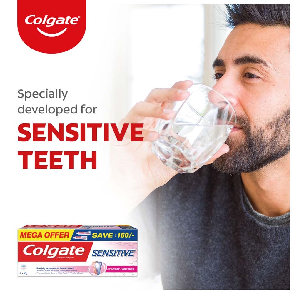 Texture creme douce du dentifrice Colgate pour un brossage agréable.
