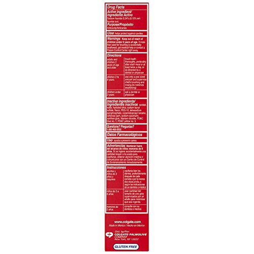 Colgate Triple Action Dentifrice Menthe texture crème lisse sur la brosse