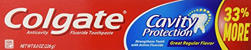 Tube Colgate dentifrice menthe fraîche pour une haleine durable.