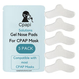 Coussinet gel CPAPi Solutions placé sur le pont du nez, confort nocturne.