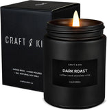 Bougie Craft & Kin Café Dark Roast crée une ambiance chaleureuse à la maison.