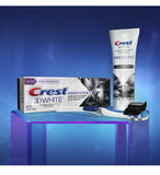 Crest 3D Blanc Charbon dentifrice texture charbon démontrant l'effet blanchissant