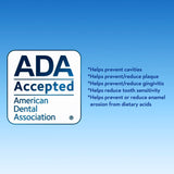 Utilisation quotidienne du dentifrice Crest Detoxify pour une hygiène bucco-dentaire pratique.