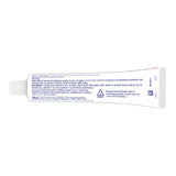 Crest dentifrice sur brosse a dents lors de l usage quotidien, haleine fraîche.