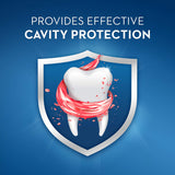 Crest Fraise Rush enfant se brossant les dents avec plaisir, routine quotidienne.