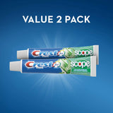 Personne se brosse les dents avec Crest Plus Scope, haleine plus fraîche.