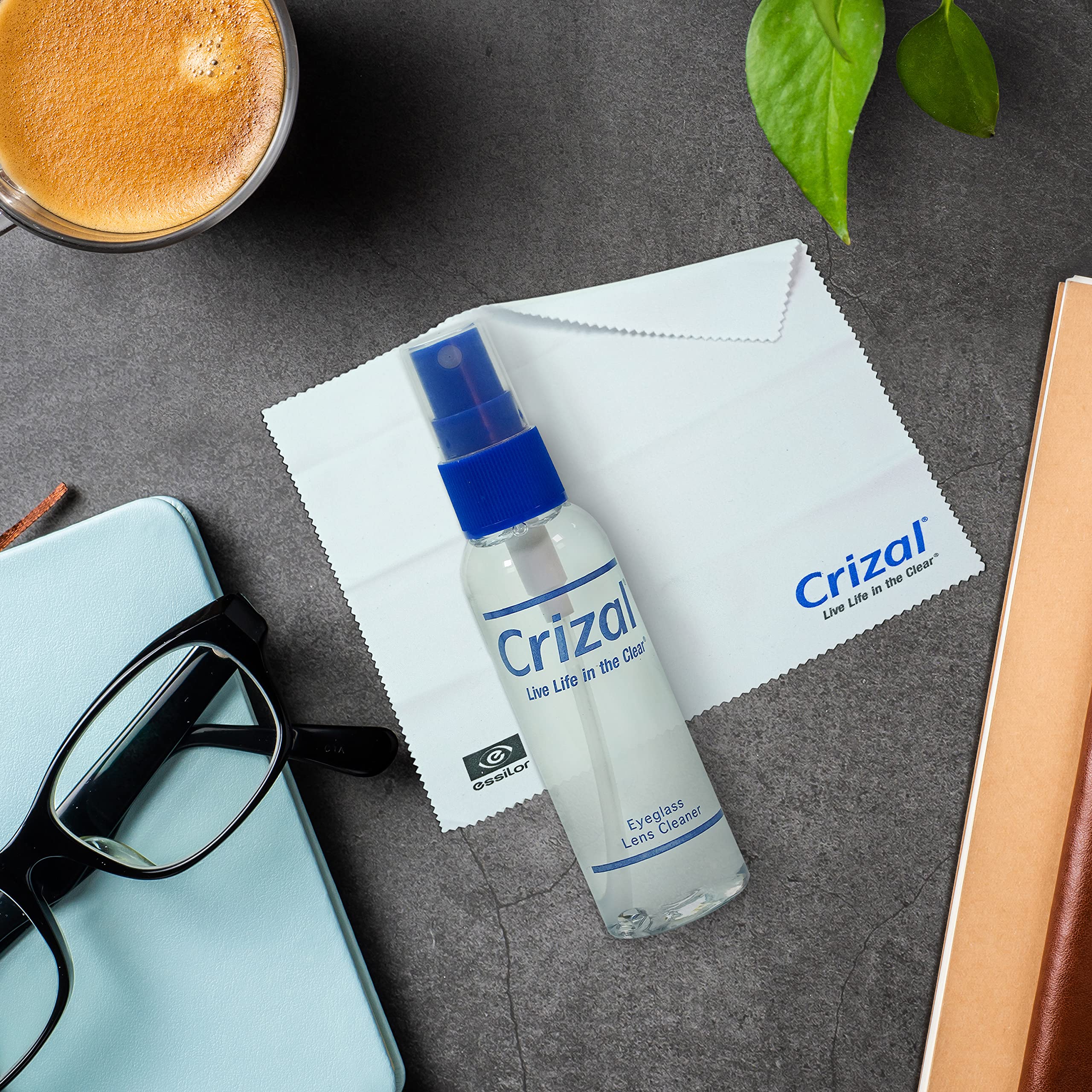 Crizal kit nettoyage lentilles: chiffon microfibre pour enlever les résidus sans rayures.