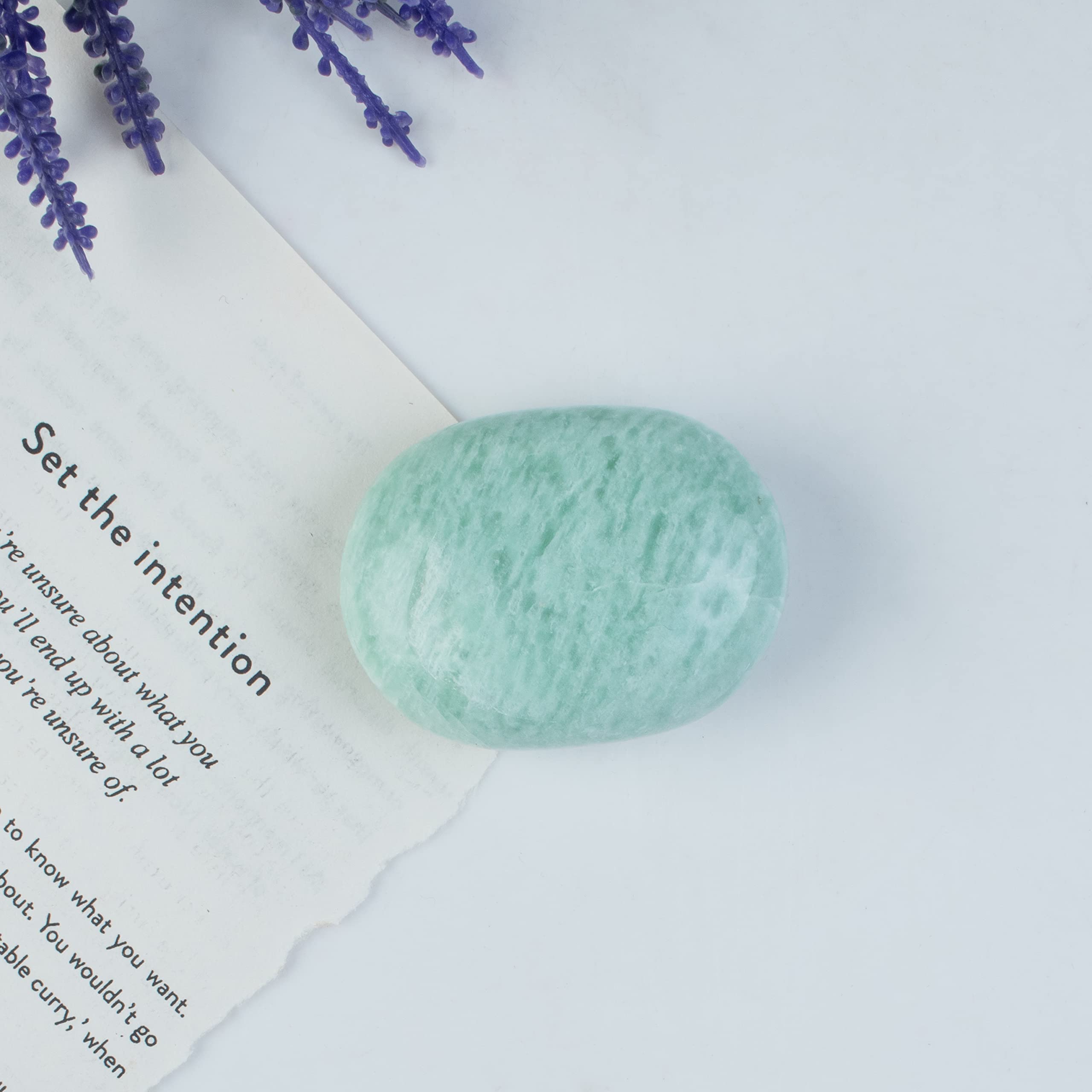 Crocon amazonite, élément décoratif qui apaise l’espace et purifie les vibrations.