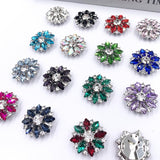 Cache-bouton Crystal Set multicolore, options assorties pour différents styles.