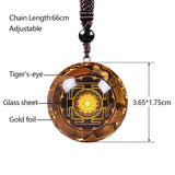 Day Day Up oeil-de-tigre sur face-resine orgonite, lueur chaude et style discret.