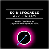 Applicateur DenTek en main pour une utilisation domestique précise.