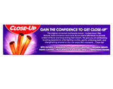 Close Up dentifrice fluoré sur brosse, nettoyage efficace.