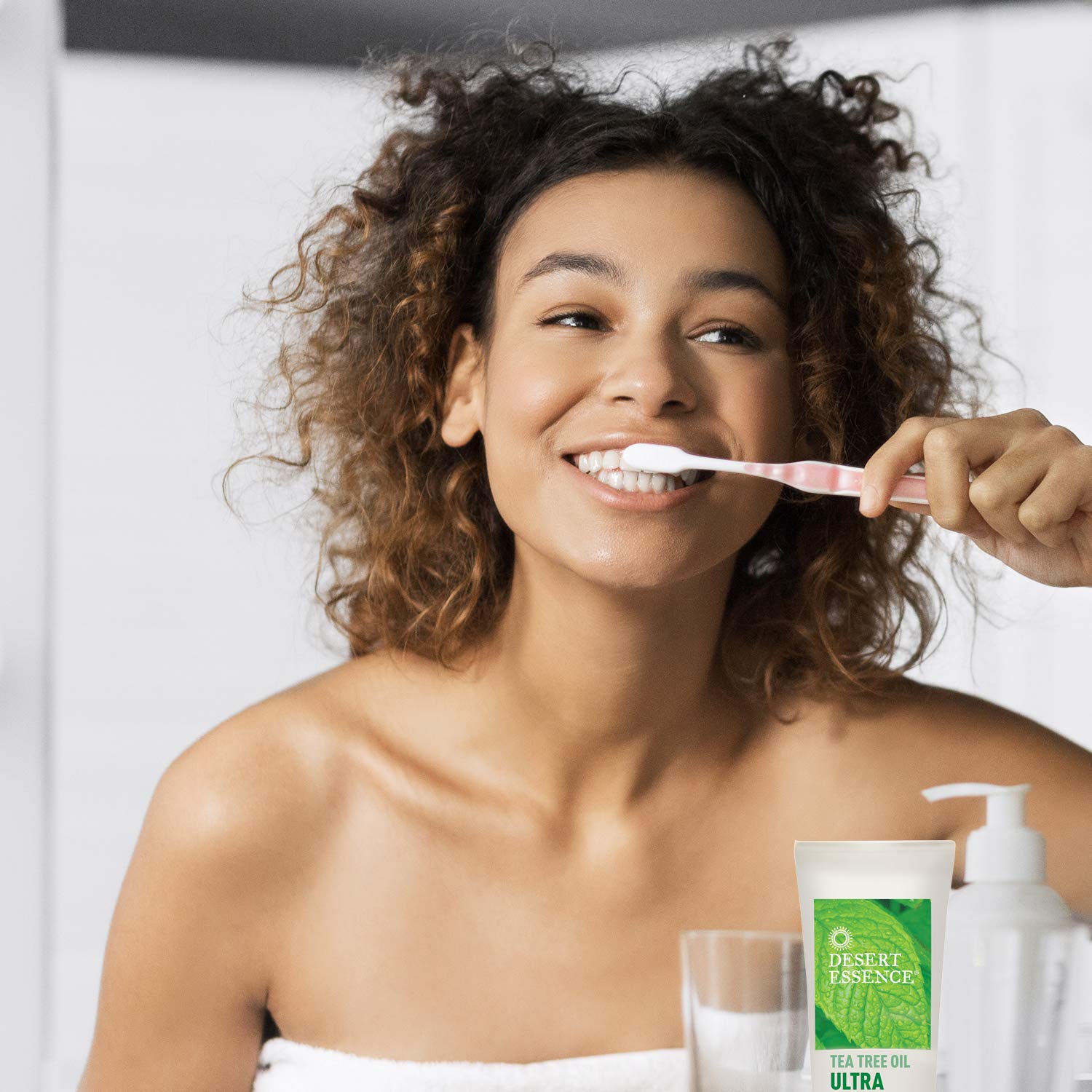 Desert Essence Mega Mint dentifrice texture crème pour une application douce