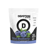 Poudre protéinée Devotion Nutrition au bleuet sauvage prête à être mélangée dans un bol.