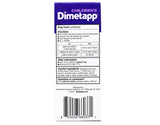 Enfant buvant Dimetapp, usage pratique pour le quotidien.