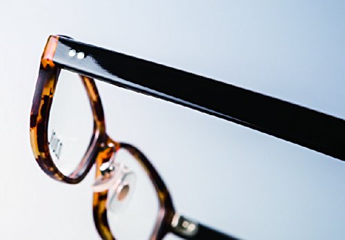 DJUAL entretien lunettes plastiques pour une brillance durable.