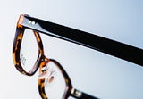 DJUAL entretien lunettes plastiques pour une brillance durable.
