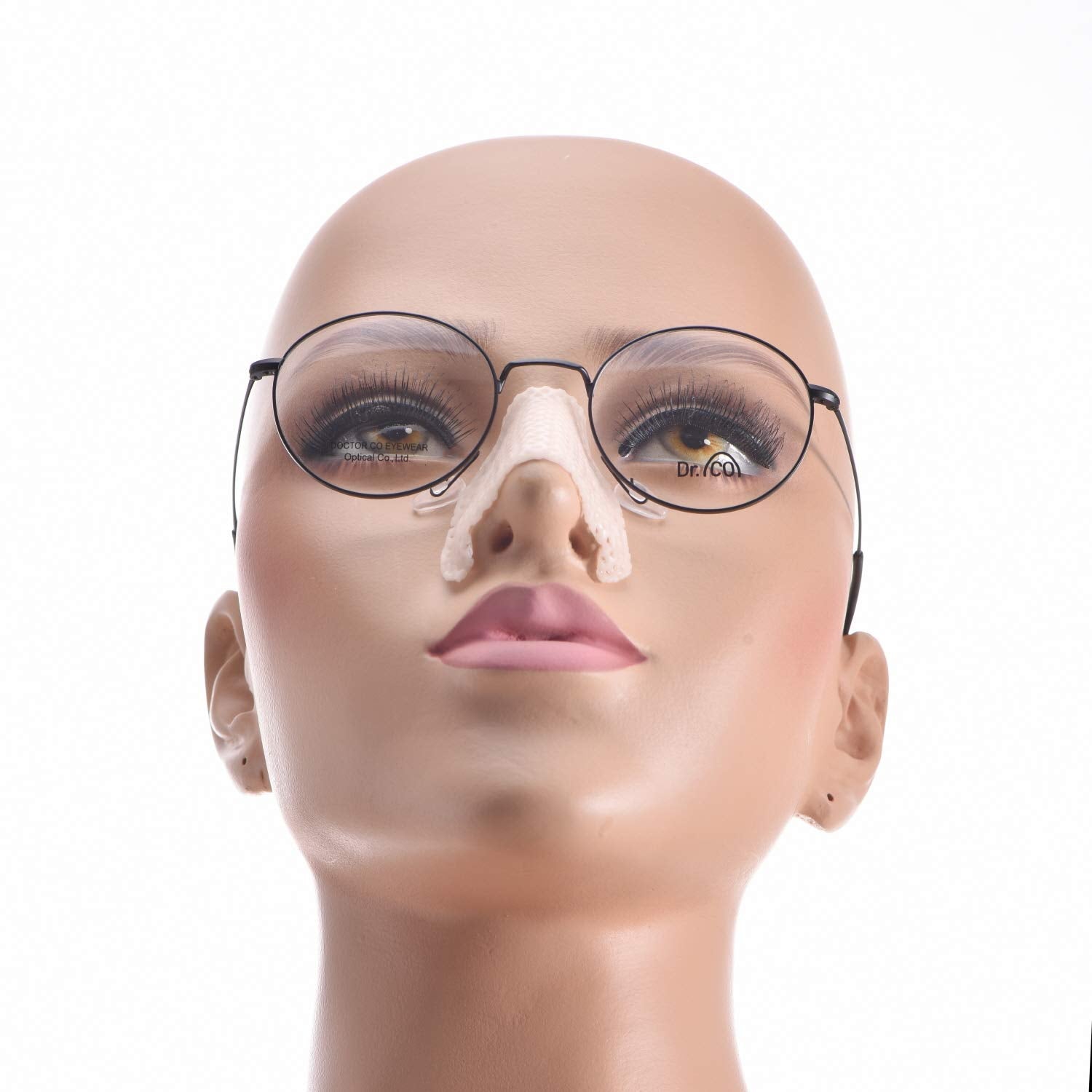 DOCTOR CO EYEWEAR utilisation quotidienne après chirurgie nasale.