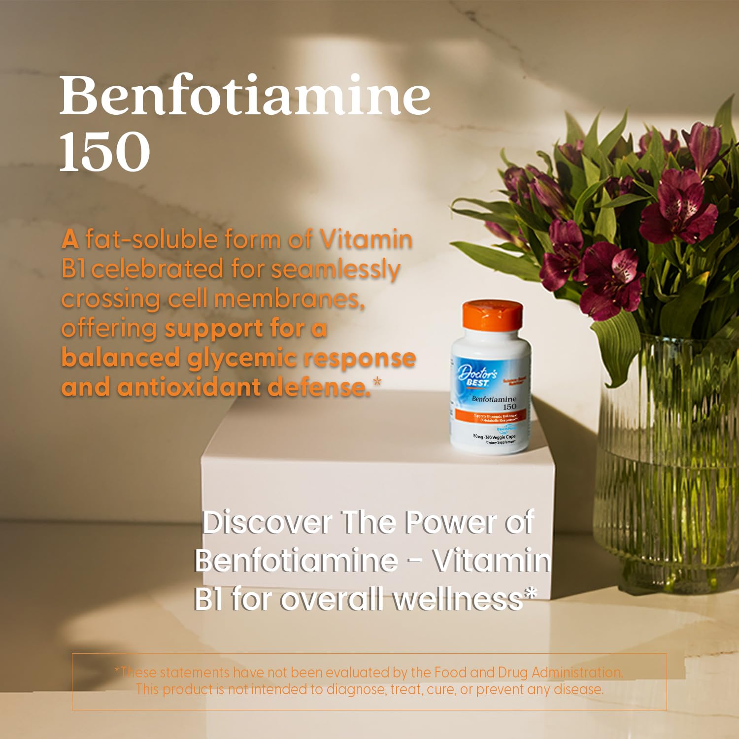 Main tenant le flacon Doctor's Best Benfotiamine, démontrant une prise facile.