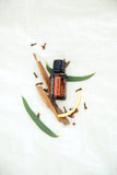 doTERRA On Guard: parfum citronné et épicé pour une atmosphère accueillante.