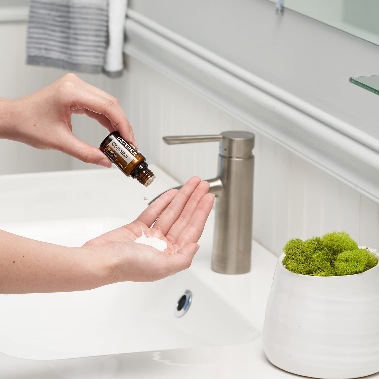 doTERRA Copaiba: flacon-diffusion, crée une ambiance calme à la maison.