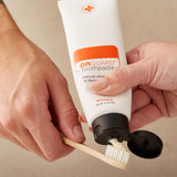 doTERRA On Guard dentifrice naturel, arôme menthe et cannelle pour haleine fraîche.