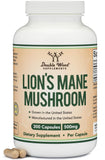 Capsules Lion's Mane Double Wood dans le flacon, soutien potentiel à la concentration.