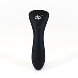 Bâton de thérapie LED DPL appliqué sur le dos pour douleur ciblée.