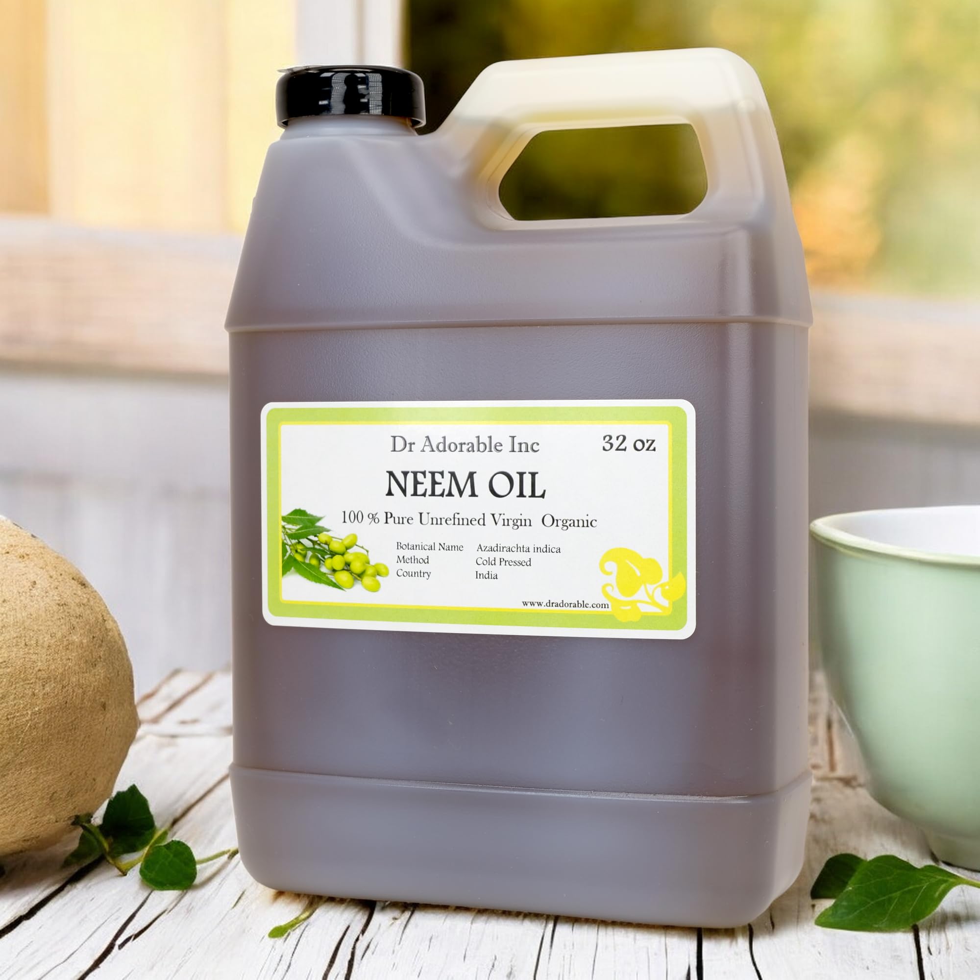 Dr Adorable huile de neem — flacon clair montrant la pureté et la texture naturelle.