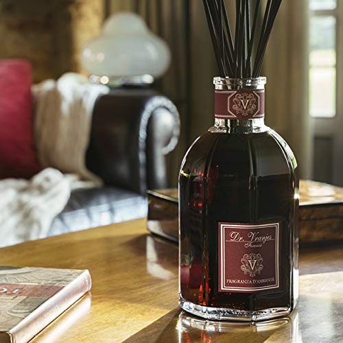 Dr. Vranjes Rosso Nobile diffusion et notes fruitées en gros plan.