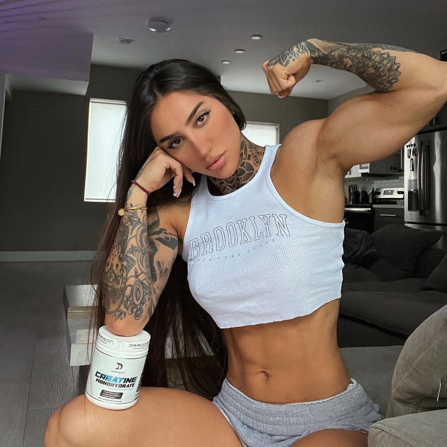 DRAGON PHARMA Creatine Monohydrate — mélange avec eau pour une hydratation efficace pendant l’effort