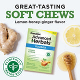 Deux gommes dramamine ginger chews prêtes à être consommées avant le trajet.