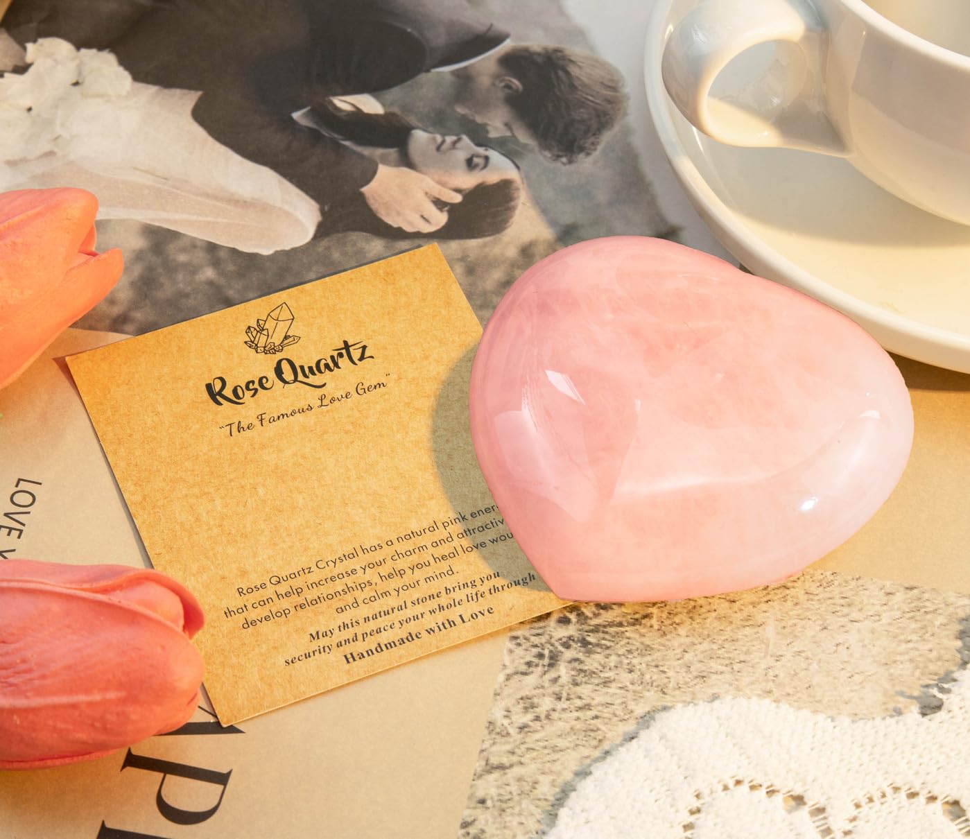 DUQGUHO cœur quartz rose en main, expérience tactile et relaxation possibles.