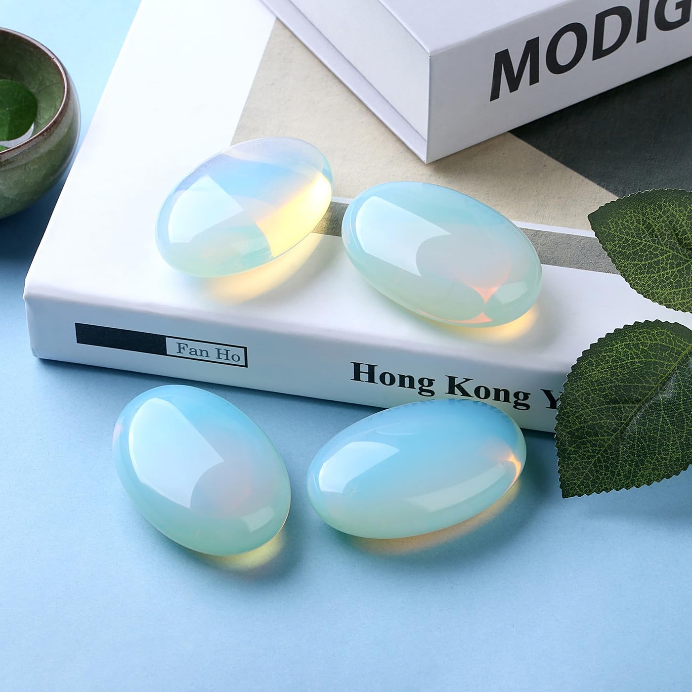 DUQGUHO Opalite palm stone gros plan texture et brillance.