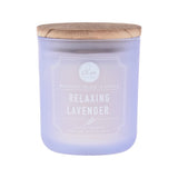 Bougie DW Home Lavande avec mèche en bois, parfum apaisant et durée de combustion prolongée.